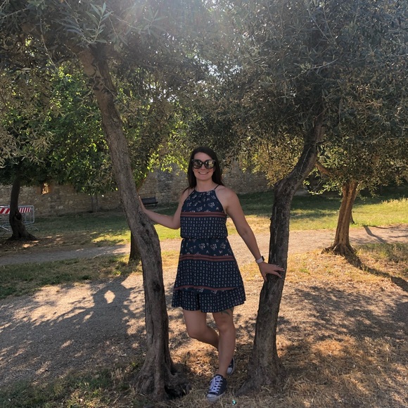 Meet your Posher, Kristen - Picture 2 of 3